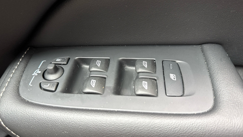 Volvo Xc60 2.0 T6 Recharge PHEV Inscription 5dr AWD Auto Estate